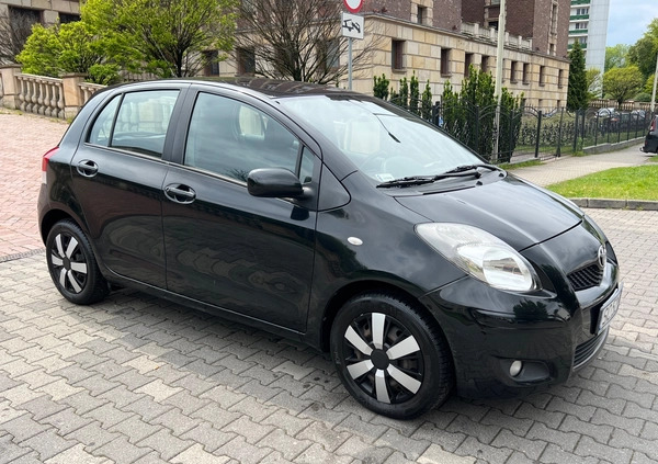 Toyota Yaris cena 15500 przebieg: 126000, rok produkcji 2009 z Pobiedziska małe 497